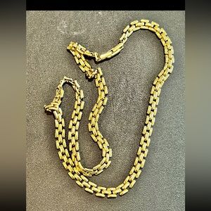 Gold tone chain necklace gold tone. Approximately 17 inches.